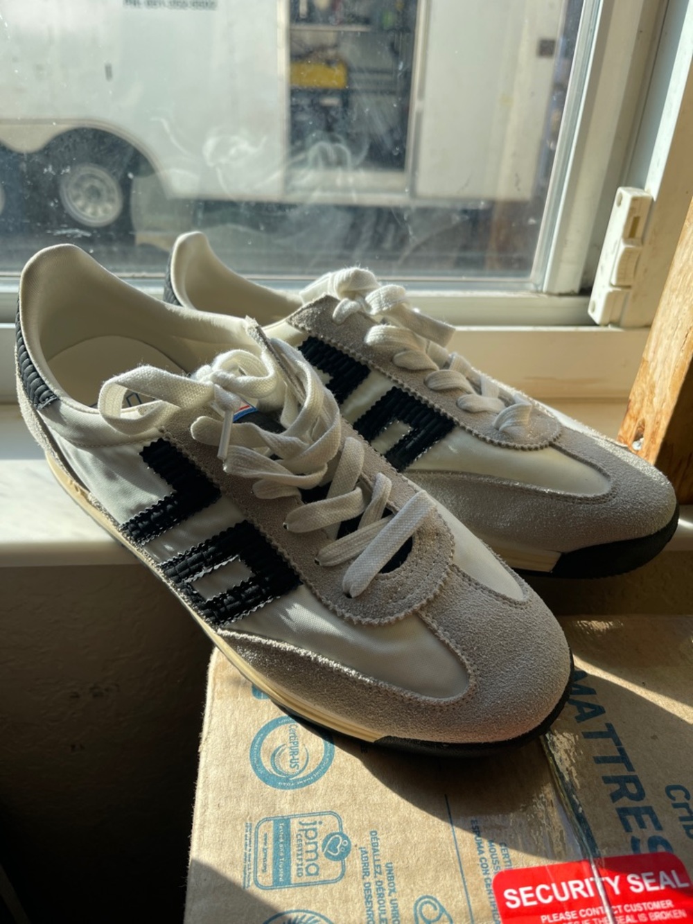 Black 70. BARKLEY JOGGER in WHITE BLACK Sneakers